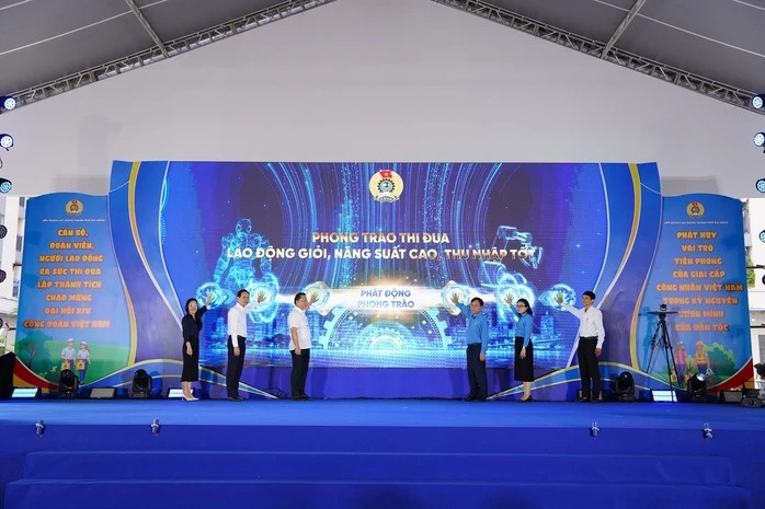 Lãnh đạo LĐLĐ TP Đà Nẵng phát động phong trào thi đua “Lao động giỏi, năng suất cao, thu nhập tốt” năm 2026. Lãnh đạo LĐLĐ TP Đà Nẵng phát động phong trào thi đua “Lao động giỏi, năng suất cao, thu nhập tốt” năm 2026.