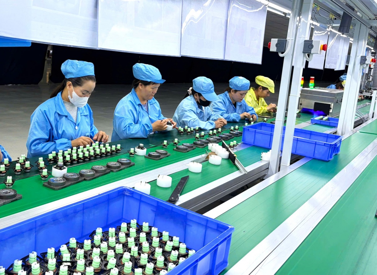 Đoàn viên, người lao động làm việc tại Công ty TNHH Âm học Quốc Quang (Khu công nghiệp Điện Nam - Điện Ngọc). Ảnh: NGỌC QUỐC Đoàn viên, người lao động làm việc tại Công ty TNHH Âm học Quốc Quang (Khu công nghiệp Điện Nam - Điện Ngọc). Ảnh: NGỌC QUỐC