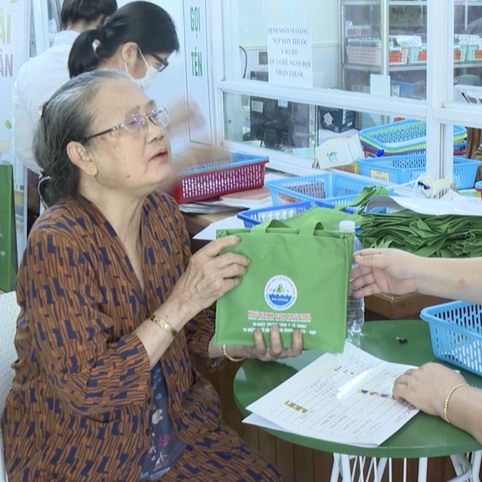 Hiệu quả mô hình "Túi vải xanh tích hợp nhận diện LASA và chỉ dẫn dùng thuốc bằng hình ảnh"