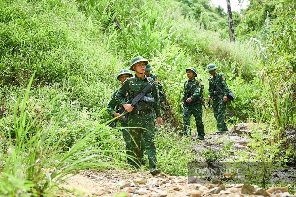 Theo chân chiến sĩ biên phòng Đà Nẵng tuần tra biên giới trên dải Trường Sơn hùng vĩ