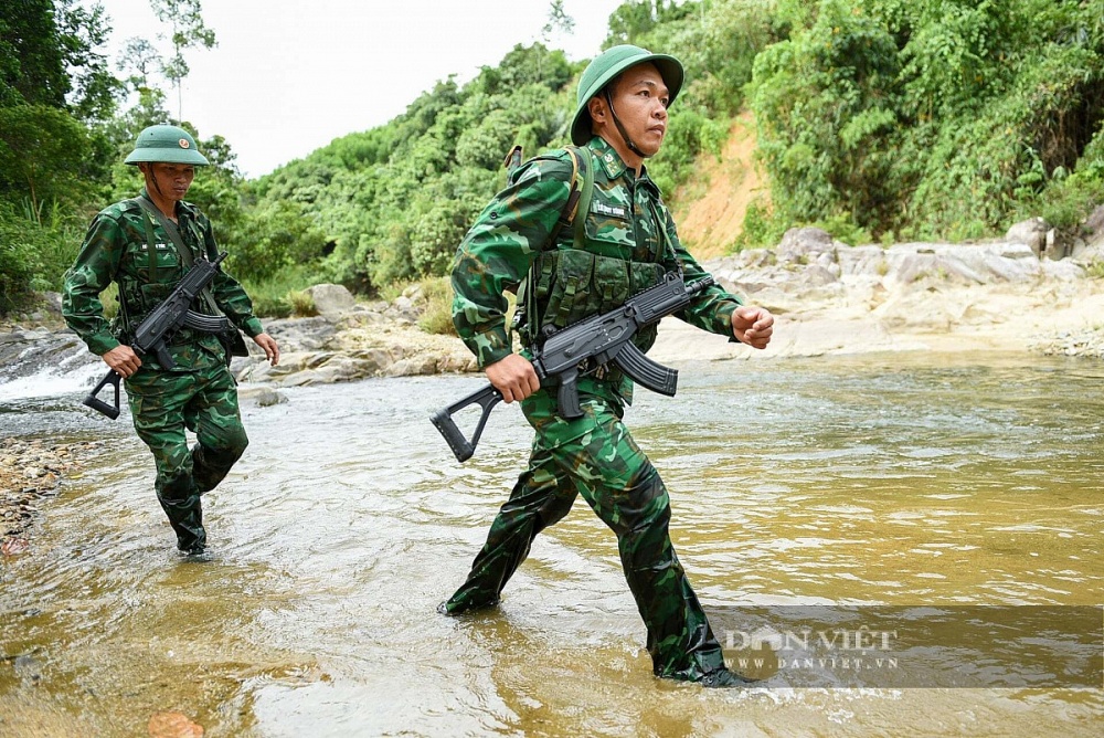Theo chân chiến sĩ biên phòng Đà Nẵng tuần tra biên giới trên dải Trường Sơn hùng vĩ