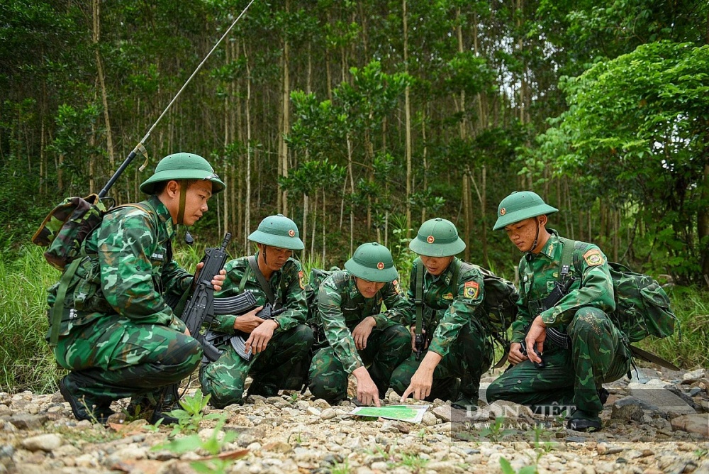 Theo chân chiến sĩ biên phòng Đà Nẵng tuần tra biên giới trên dải Trường Sơn hùng vĩ