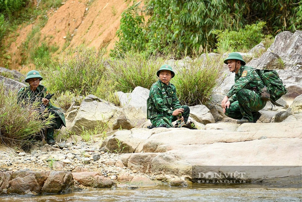Theo chân chiến sĩ biên phòng Đà Nẵng tuần tra biên giới trên dải Trường Sơn hùng vĩ