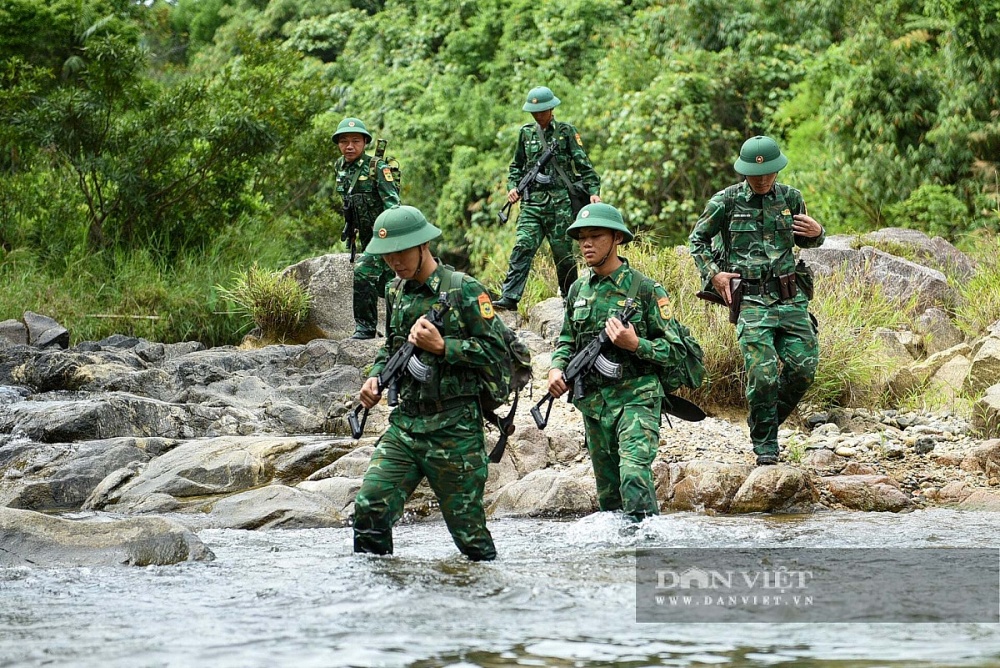 Theo chân chiến sĩ biên phòng Đà Nẵng tuần tra biên giới trên dải Trường Sơn hùng vĩ