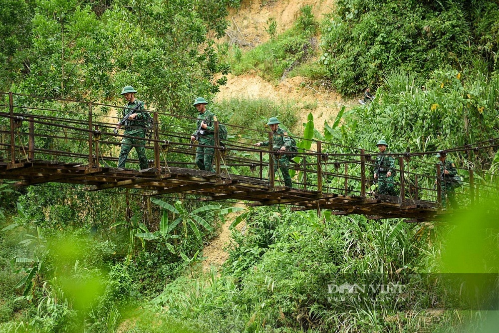 Theo chân chiến sĩ biên phòng Đà Nẵng tuần tra biên giới trên dải Trường Sơn hùng vĩ
