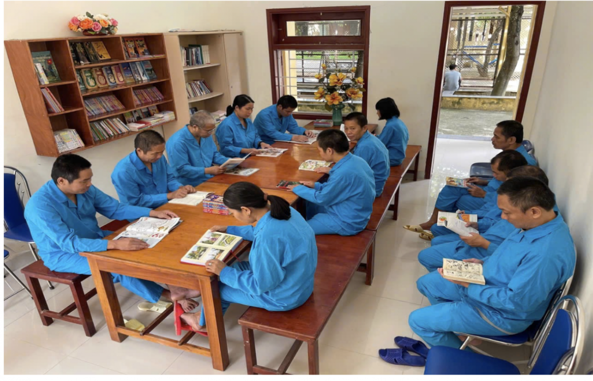 Người bệnh tham gia hoạt động đọc sách