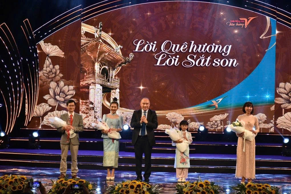 Quảng bá tiếng Việt, giữ niềm tin nơi xứ người. Kỳ 2: Từ Paris tráng lệ đến Sahara cằn cỗi, tiếng Việt vẫn vang lên