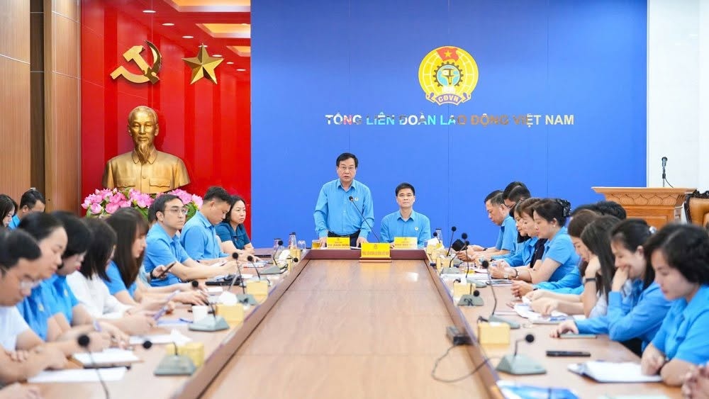 Đảng ủy Tổng LĐLĐ Việt Nam phát động cuộc thi trực tuyến tìm hiểu các nghị quyết của Đảng và Công đoàn Đảng ủy Tổng LĐLĐ Việt Nam phát động cuộc thi trực tuyến tìm hiểu các nghị quyết của Đảng và Công đoàn