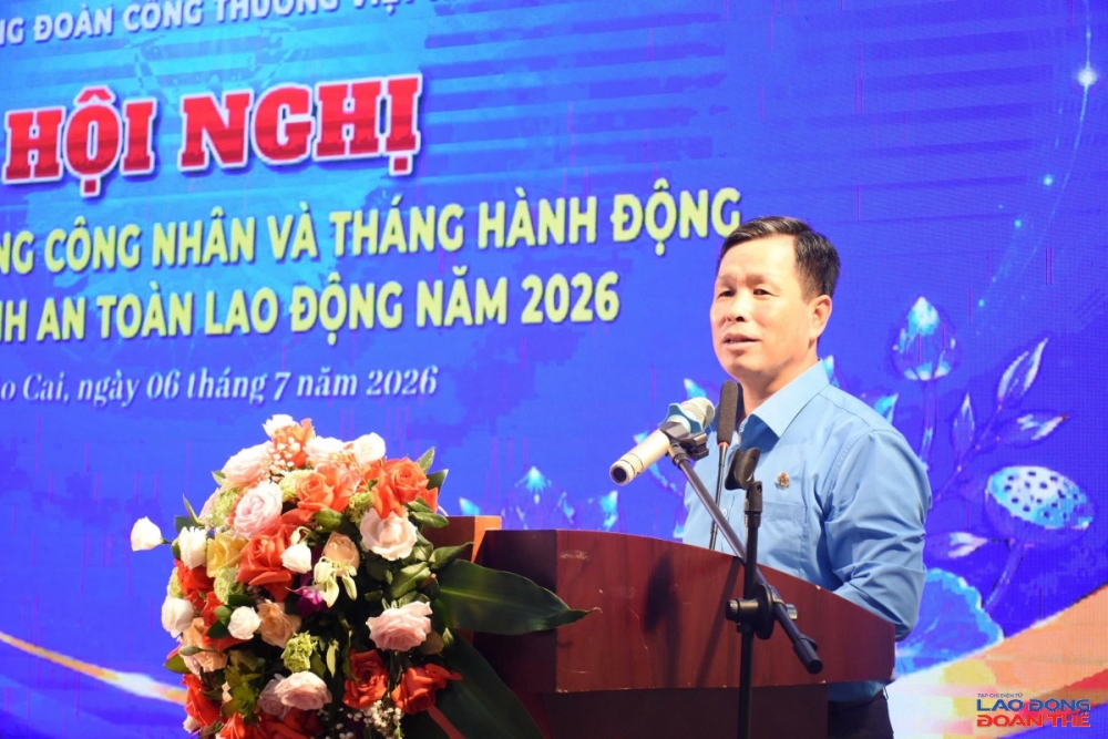 Đồng chí Nguyễn Huy Thông, Chủ tịch Công đoàn Công nghiệp Hóa chất Việt Nam nhấn mạnh, ứng dụng công nghệ để giải phóng sức lao động nặng nhọc là mục tiêu, nhưng ứng dụng công nghệ để bảo vệ sự an toàn tối thượng của người lao động mới là đỉnh cao của quản trị trách nhiệm. Ảnh: Nguyễn Việt Đồng chí Nguyễn Huy Thông, Chủ tịch Công đoàn Công nghiệp Hóa chất Việt Nam nhấn mạnh, ứng dụng công nghệ để giải phóng sức lao động nặng nhọc là mục tiêu, nhưng ứng dụng công nghệ để bảo vệ sự an toàn tối thượng của người lao động mới là đỉnh cao của quản trị trách nhiệm. Ảnh: Nguyễn Việt