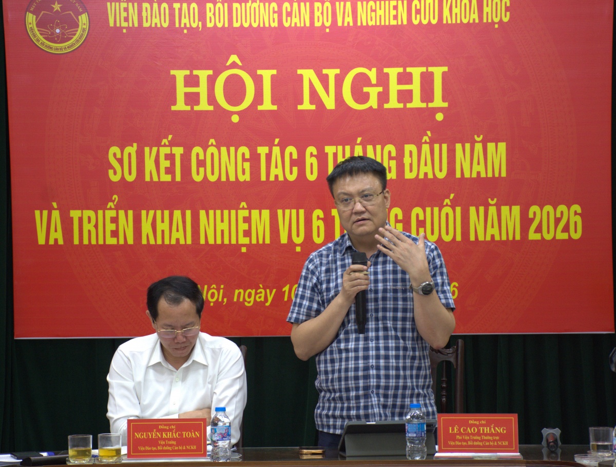 Kiện toàn tổ chức, nâng cao chất lượng đào tạo và nghiên cứu khoa học Kiện toàn tổ chức, nâng cao chất lượng đào tạo và nghiên cứu khoa học