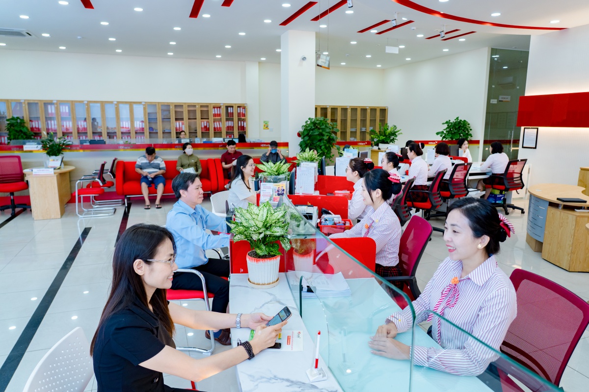 Fitch Ratings ghi nhận HDBank duy trì đà tăng trưởng mạnh về quy mô tài sản và tín dụng trong những năm gần đây Fitch Ratings ghi nhận HDBank duy trì đà tăng trưởng mạnh về quy mô tài sản và tín dụng trong những năm gần đây
