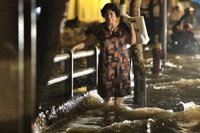 Bão số 5: Đường Thành phố Hồ Chí Minh mênh mông nước bao so 5 duong thanh pho ho chi minh menh mong nuoc