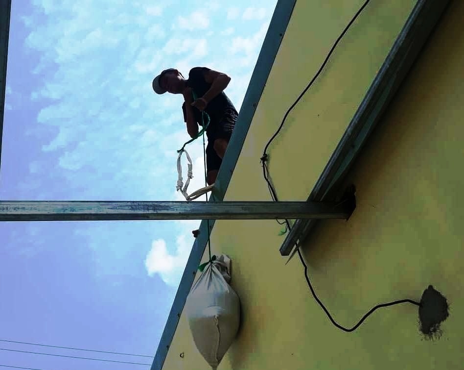 anh nguoi dan binh dinh hoi ha xuc cat bien chang mai nha truoc con bao so 6