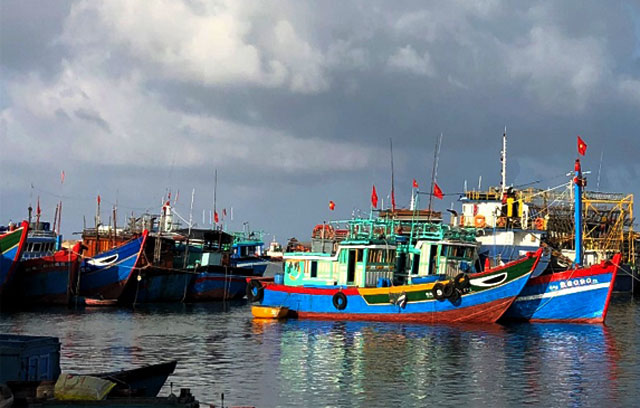 Lý Sơn chống chọi với gió giật cấp 7-8 trước khi bão số 6 tiến vào ly son chong choi voi gio giat cap 7 8 truoc khi bao so 6 tien vao