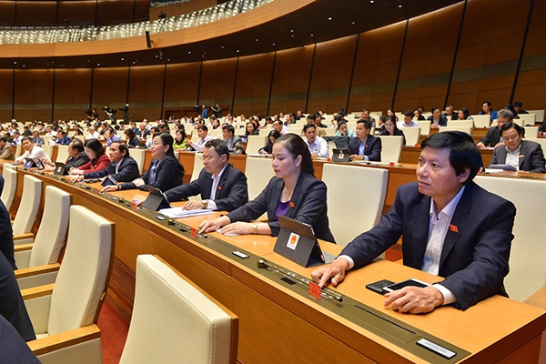 quoc hoi chot tuoi nghi huu nam 62 nu 60