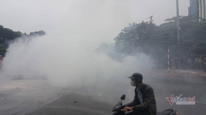 Xe Mercedes gây tai nạn rồi bốc cháy, một người tử vong xe mercedes gay tai nan roi boc chay mot nguoi tu vong