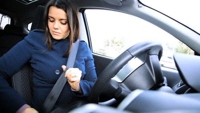 Những thói quen không tốt của phụ nữ khi lái xe ô tô nhung thoi quen khong tot cua phu nu khi lai xe o to