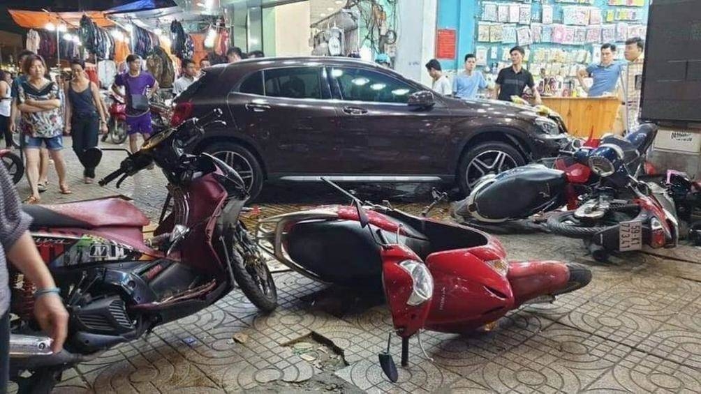 Những vụ tai nạn giao thông nghiêm trọng liên quan tới thương hiệu xe Mercedes-Benz nhung vu tai nan giao thong nghiem trong lien quan toi thuong hieu xe mercedes benz