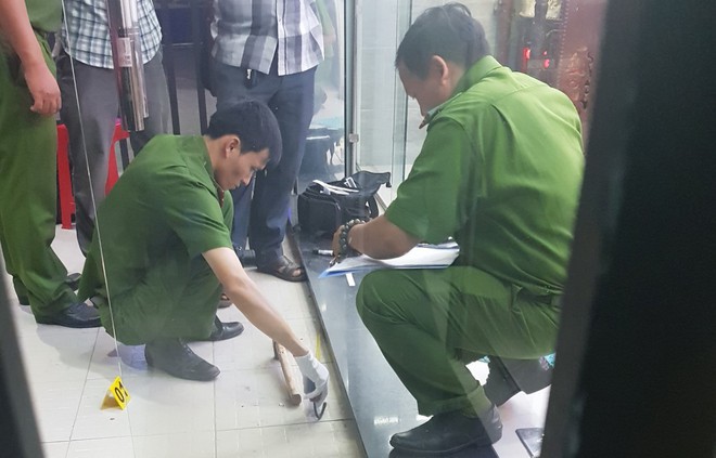 2 nghi phạm nổ súng cướp tiệm vàng ở Hóc Môn bị bắt 2 nghi pham no sung cuop tiem vang o hoc mon bi bat