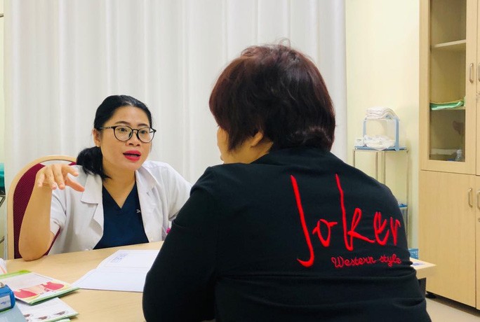 Ôm điện thoại, máy tính đêm ngày làm tăng nguy cơ mắc bệnh khó nói thoi quen om dien thoai may tinh dem ngay lam dang tang nguy co mac benh kho noi