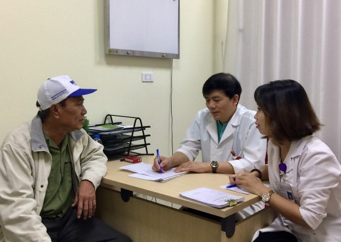 Ôm điện thoại, máy tính đêm ngày làm tăng nguy cơ mắc bệnh khó nói thoi quen om dien thoai may tinh dem ngay lam dang tang nguy co mac benh kho noi