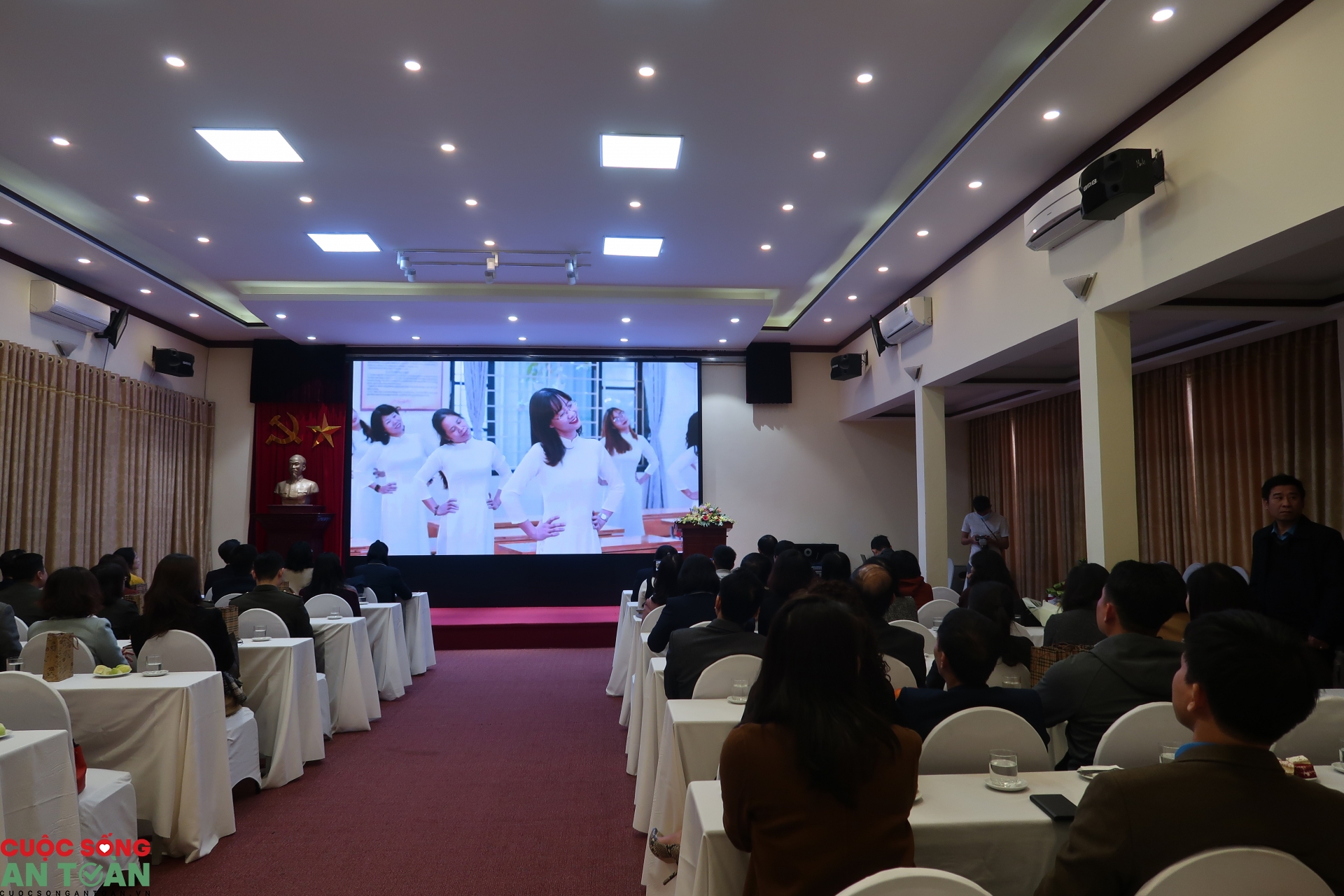 Sức mạnh lan toả từ Cuộc thi sáng tạo video bài tập thể dục giữa giờ Sức mạnh lan toả từ Cuộc thi sáng tạo video bài tập thể dục giữa giờ