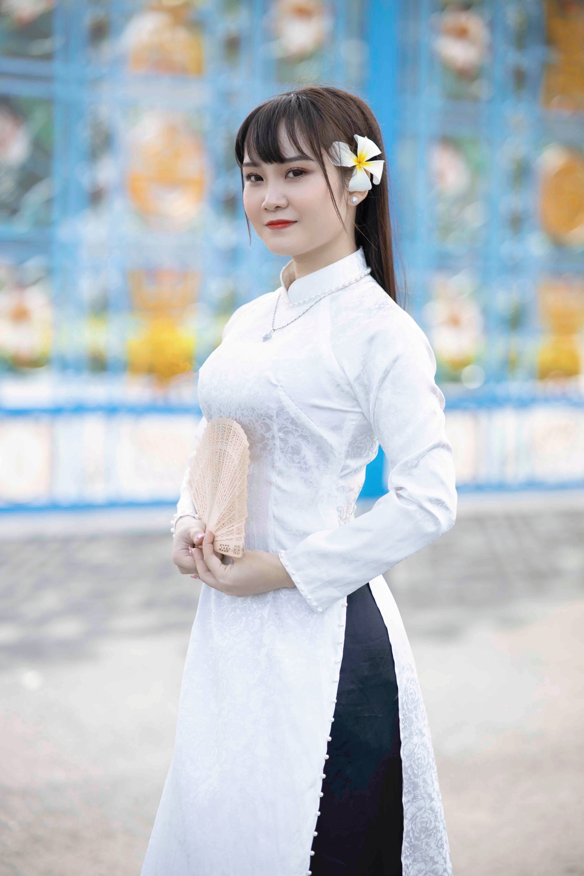 Những cô gái duyên dáng trong tà áo dài Việt Nam