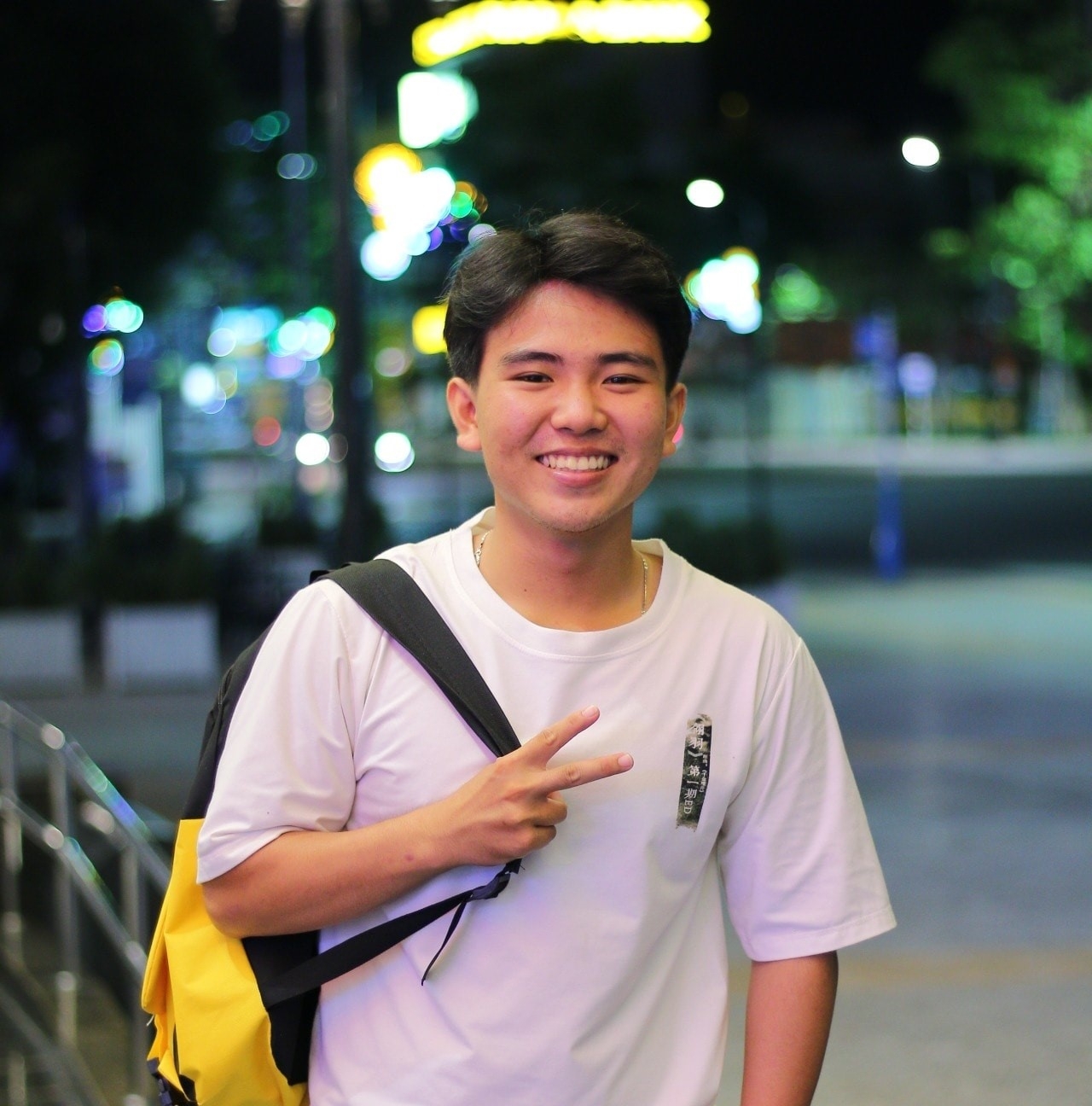 Chàng trai có nụ cười tỏa nắng 