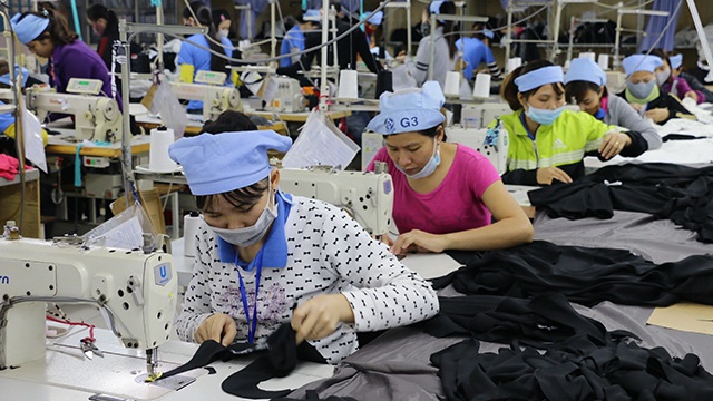 Hậu Covid-19: Thu nhập của người lao động phi chính thức giảm 8,4%