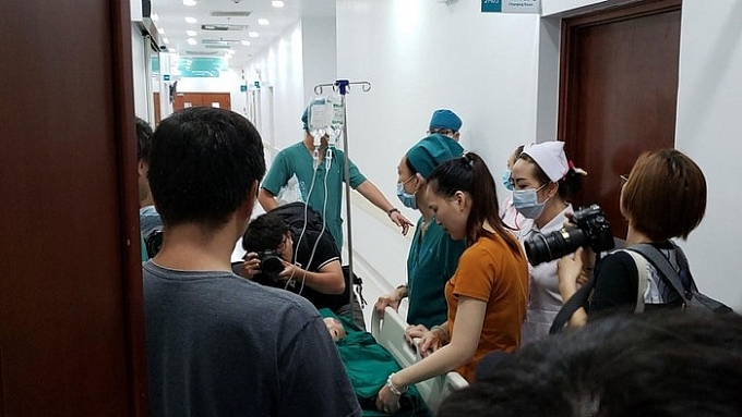 Gần 100 bác sĩ tham gia đại phẫu mổ tách cặp song sinh dính liền phức tạp nhất Việt Nam gan 100 bac si tham gia dai phau mo tach cap song sinh dinh lien phuc tap nhat viet nam