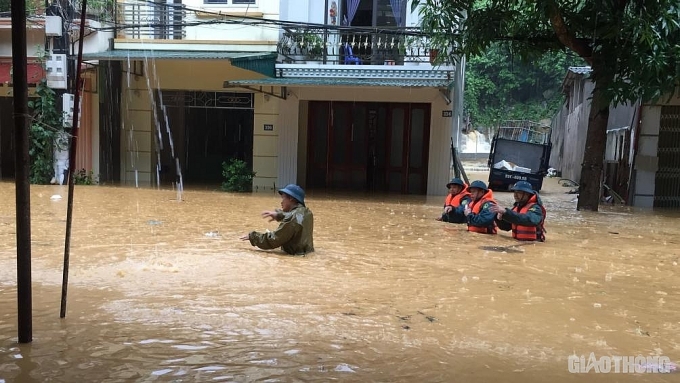 mua lon o 2 ti nh ha giang va lao cai bien duo ng thanh song hai nguoi tu vong