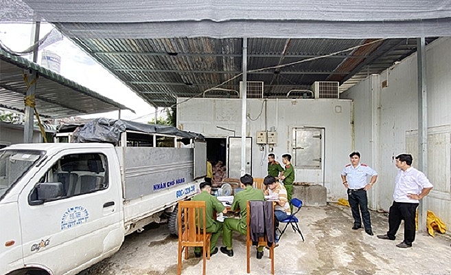 Cảnh sát phát hiện 1 tấn thịt gà hết hạn sử dụng ở Đồng Nai ca nh sa t phat hien 1 tan thit ga het han su dung o do ng nai