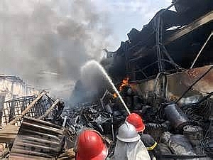 Hà Nội: Đánh giá các chỉ tiêu môi trường sau vụ cháy kho hóa chất tại quận Long Biên ha noi danh gia cac chi tieu moi truong sau vu chay kho hoa chat tai quan long bien