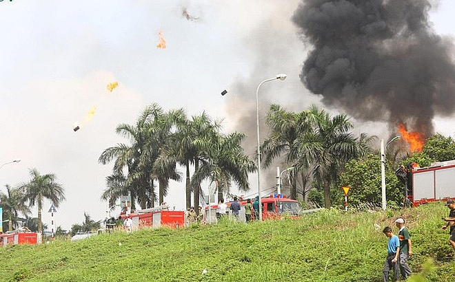 Hà Nội: Đánh giá các chỉ tiêu môi trường sau vụ cháy kho hóa chất tại quận Long Biên ha noi danh gia cac chi tieu moi truong sau vu chay kho hoa chat tai quan long bien