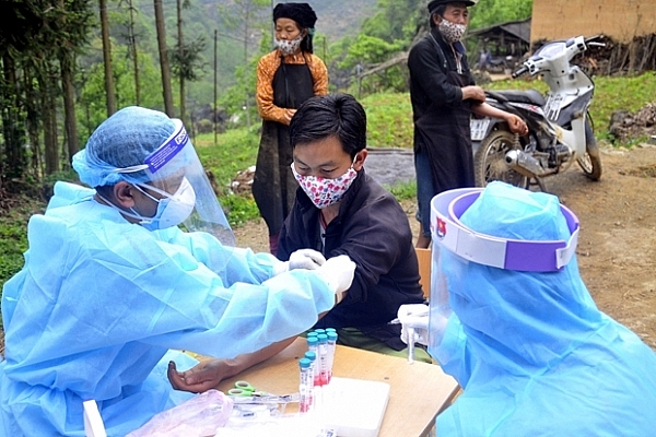 Việt Nam vẫn tiềm ẩn nguy cơ lây nhiễm Covid-19 trong cộng đồng viet nam van tiem an nguy co lay nhiem covid 19 trong cong dong