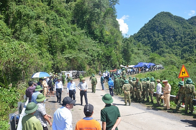 Tai nạn thảm khốc tại Quảng Bình: Tài xế lái xe 47 chỗ chỉ có bằng lái B2? tai nan tham khoc tai quang binh tai xe lai xe 47 cho chi co bang lai b2