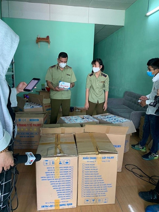 Đà Nẵng phát hiện 21.000 chiếc khẩu trang không rõ nguồn gốc xuất xứ da nang phat hien 21000 chiec khau trang khong ro nguon goc xuat xu