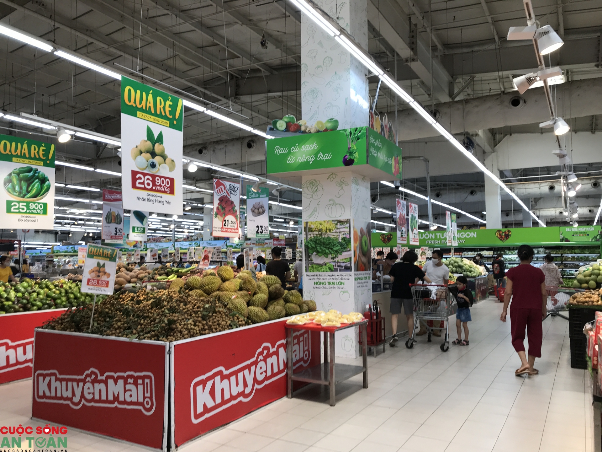 Hà Nội: Người dân không còn đổ xô đi mua lương thực, thực phẩm tích trữ thời Covid-19 ha noi nguoi dan khong con do xo di mua luong thuc thuc pham tich tru thoi covid 19