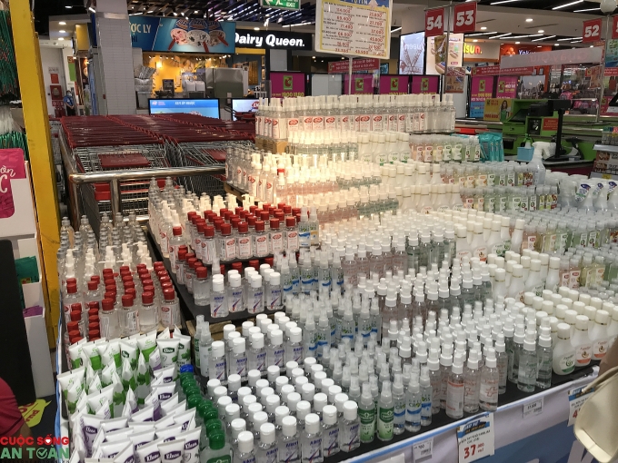 Hà Nội: Người dân không còn đổ xô đi mua lương thực, thực phẩm tích trữ thời Covid-19 ha noi nguoi dan khong con do xo di mua luong thuc thuc pham tich tru thoi covid 19