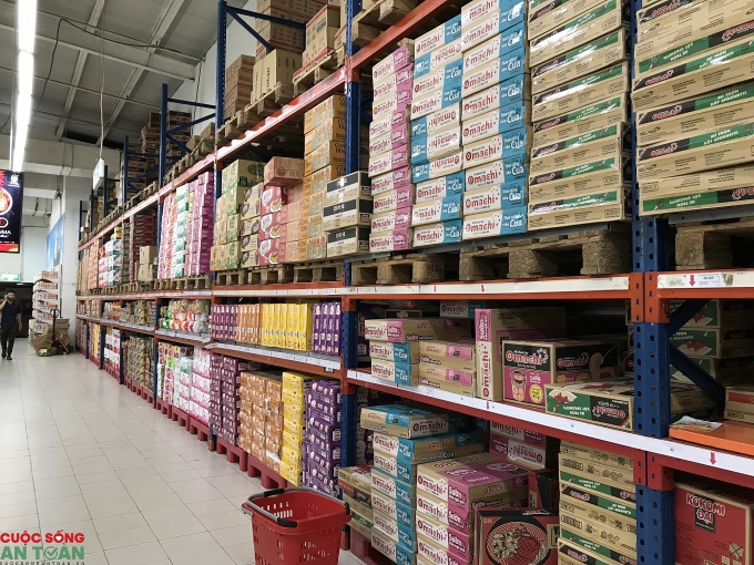 Hà Nội: Người dân không còn đổ xô đi mua lương thực, thực phẩm tích trữ thời Covid-19 ha noi nguoi dan khong con do xo di mua luong thuc thuc pham tich tru thoi covid 19