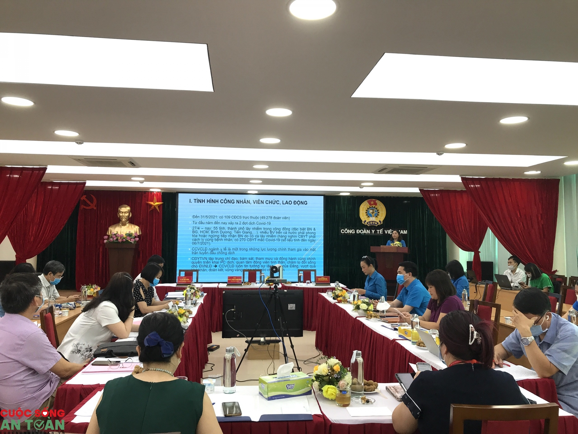 Công đoàn Y tế Việt Nam: Khẳng định vai trò của công đoàn trong "cuộc chiến" chống dịch Công đoàn Y tế Việt Nam: Khẳng định vai trò của công đoàn trong "cuộc chiến" chống dịch