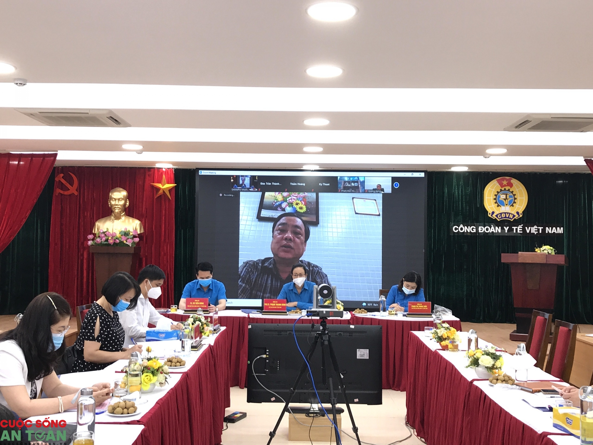 Công đoàn Y tế Việt Nam: Khẳng định vai trò của công đoàn trong "cuộc chiến" chống dịch Công đoàn Y tế Việt Nam: Khẳng định vai trò của công đoàn trong "cuộc chiến" chống dịch