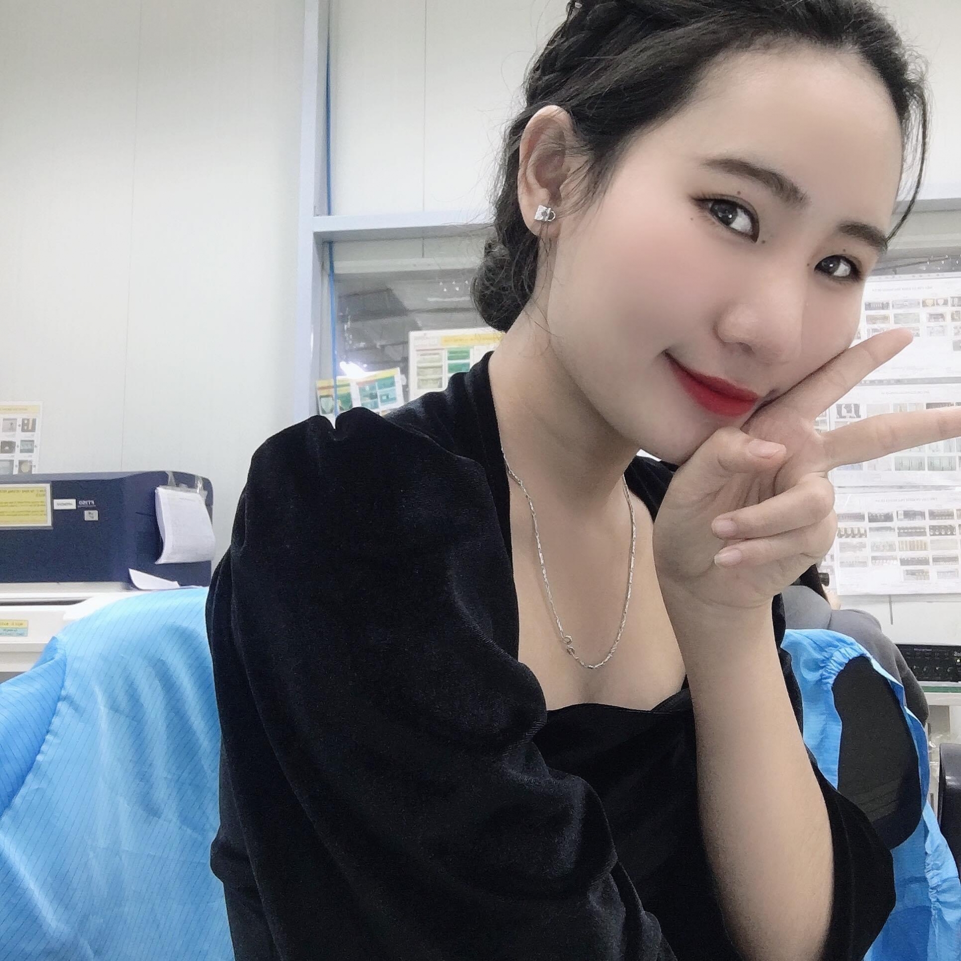 Những gương mặt 