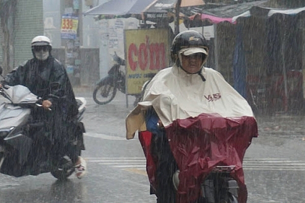 bao so 2 giat cap 10 sap do bo vao dat lien mua lon khap ca nuoc