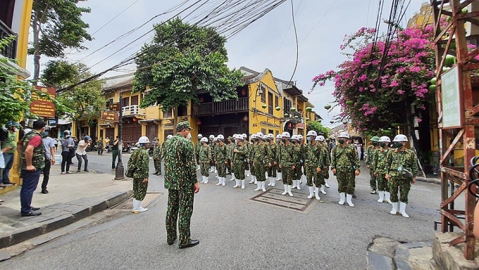 Phun thuốc khử trùng phòng chống dịch Covid-19 tại TP Hội An phun thuoc khu trung phong chong dich covid 19 tai tp hoi an