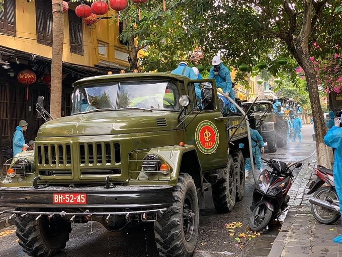 Phun thuốc khử trùng phòng chống dịch Covid-19 tại TP Hội An phun thuoc khu trung phong chong dich covid 19 tai tp hoi an