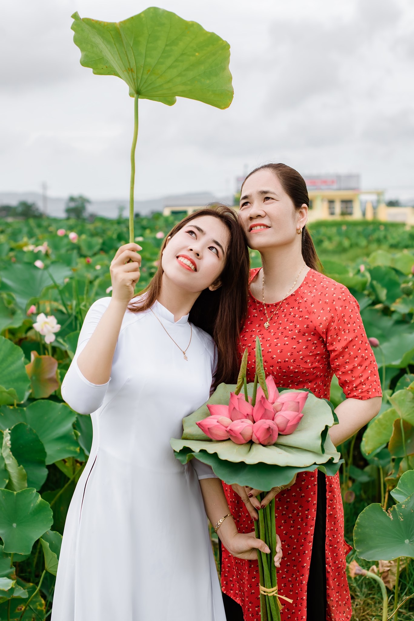 Ngắm vẻ đẹp yêu kiều của nàng thiếu nữ thôn quêb Ngắm vẻ đẹp yêu kiều của nàng thiếu nữ thôn quêb