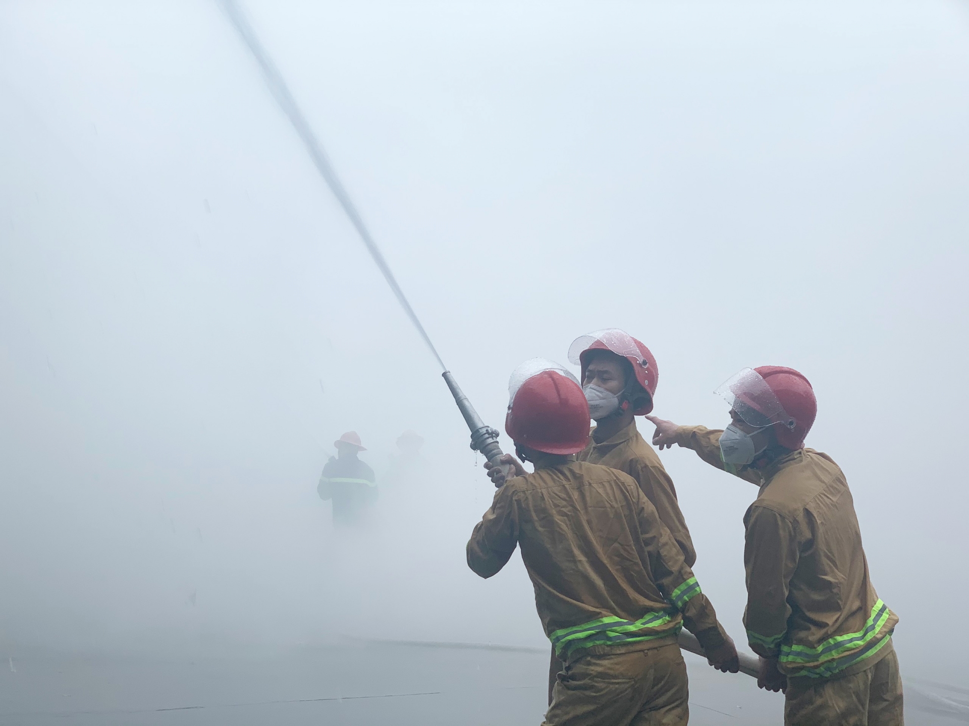 Một ngày diễn tập Phòng cháy chữa cháy cùng thí sinh Một ngày diễn tập phòng cháy chữa cháy của thí sinh