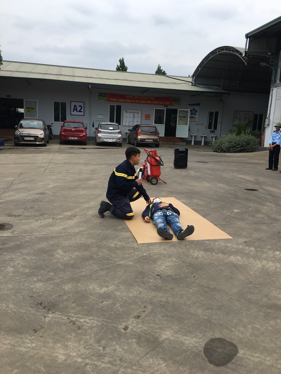 Một ngày diễn tập Phòng cháy chữa cháy cùng thí sinh "Trai xinh - Gái đẹp" Một ngày diễn tập Phòng cháy chữa cháy cùng thí sinh "Trai xinh - Gái đẹp"