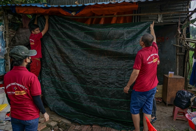 Chung tay giúp đỡ cụ già